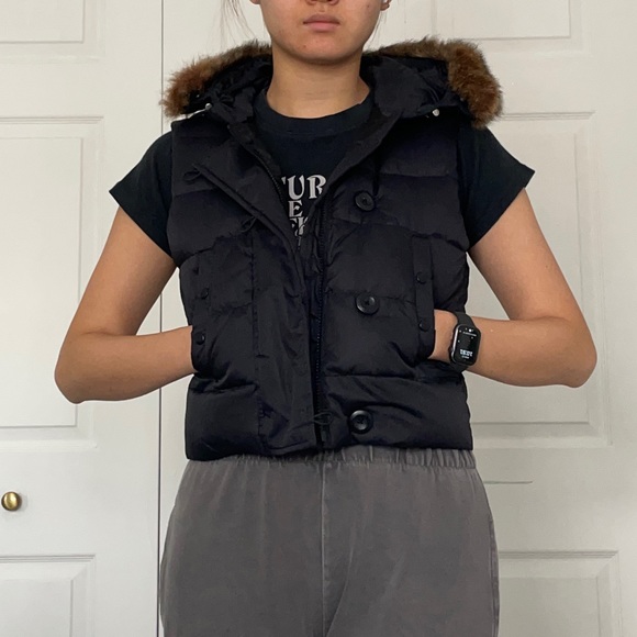 Y2K Cropped Faux Fur Gap Vest - Picture 4 of 6